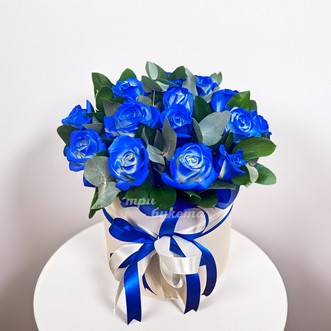 Синие розы в коробке