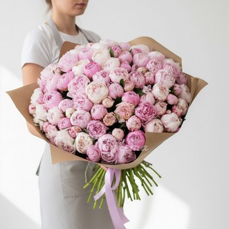 101 светло-розовый пион в крафте