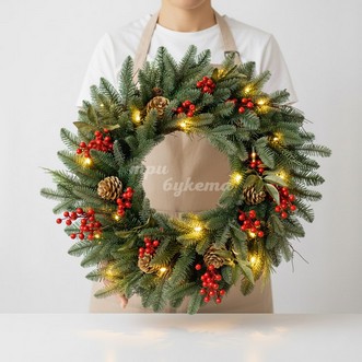 Новогодний венок с ягодами Новогодний венок с ягодами