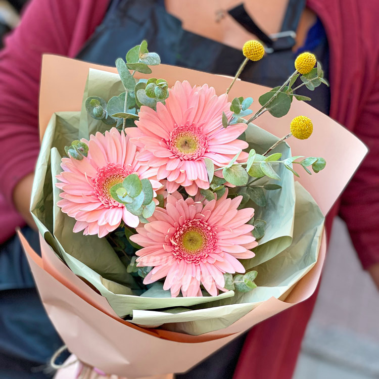 Мини-букет из гербер (крупный план)