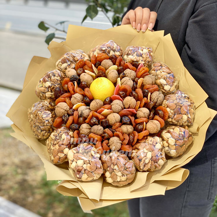 Букет из разных орехов (вид сверху)