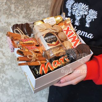 Коробочка с кофе и сладостями Коробочка с кофе и сладостями