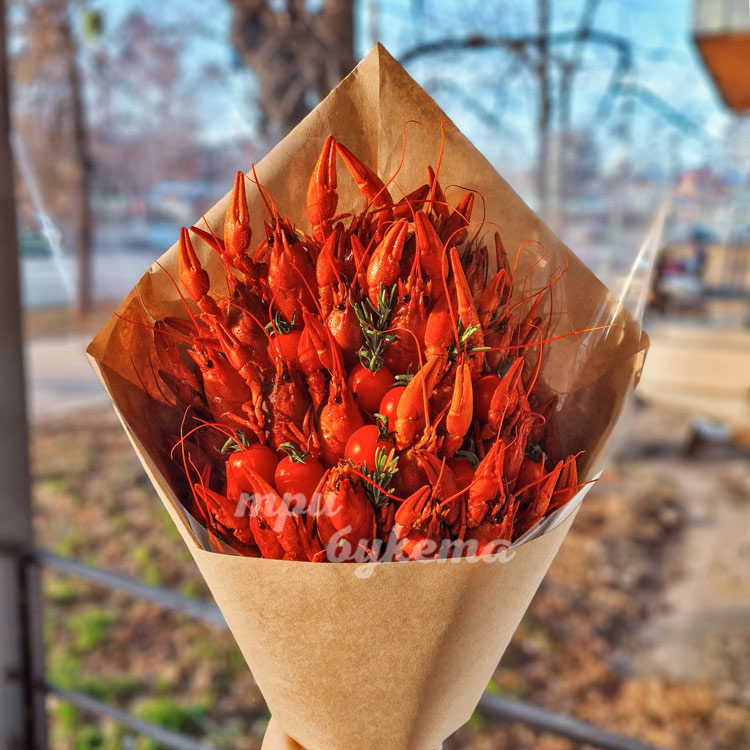 Букет из раков, томатов и розмарина (доп. фото)