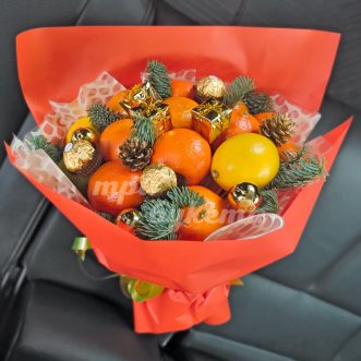 Букет апельсинов и новогодний декор