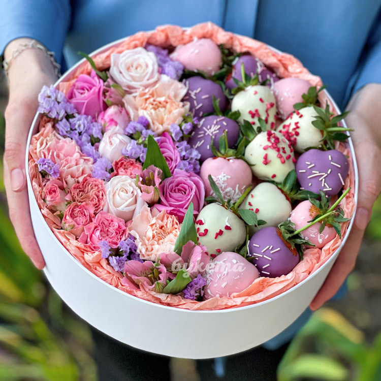 Комп. из цветов и 15 клубник в глазури