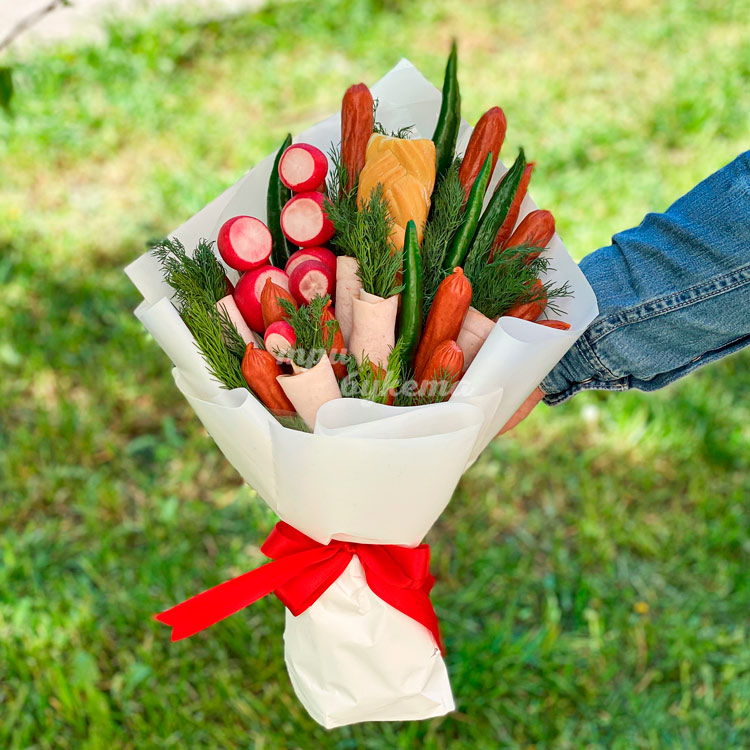 Букет из редиса, перца и колбасок